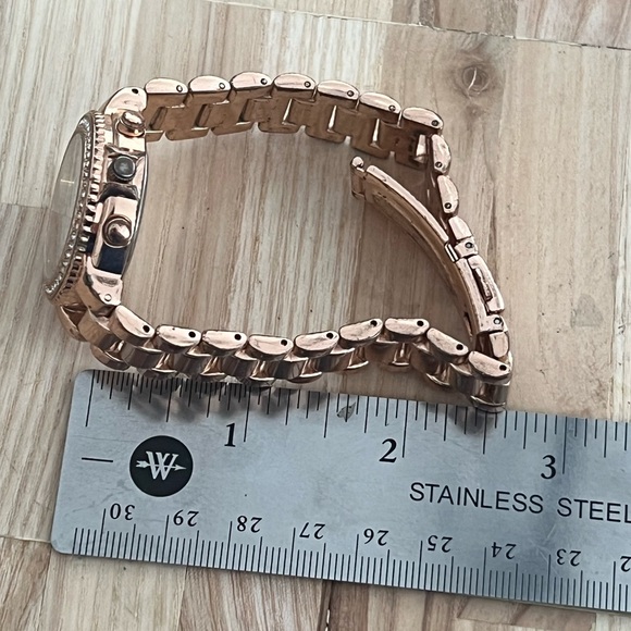 Ellen Tracy Ladies Watch Crystals Rose Gold Stainless Bracelet - Picture 11 of 11